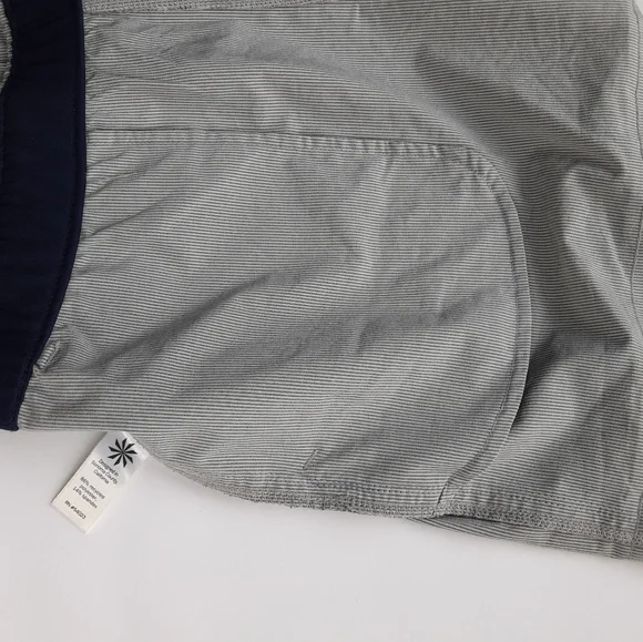 Athleta Searsucker Short, Size Medium, Mid-Rise - Picture 5 of 7